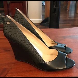 Calvin Klein Black Quammie Wedge Pumps Sz 11